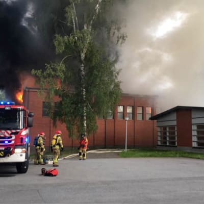 Tuppuralan koulu palaa Mikkelissä.
