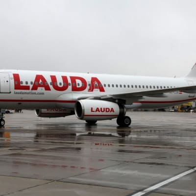 Laudamotion Airbus A320-matkustajakone Wienin kentällä, Ryanair