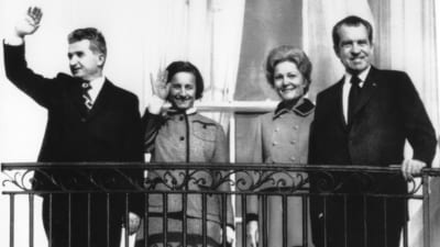 Paret Nixon och Ceausescu mottar folkets hälsning