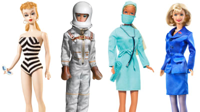 neljä barbie nukkea