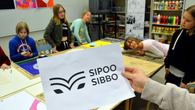 Inne i en konstskola.  