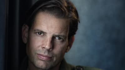 portätt av Alex Schulman