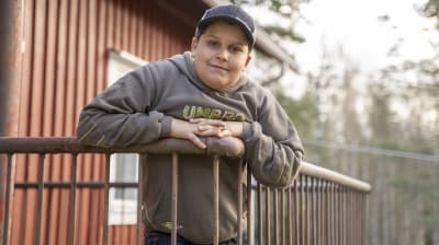 En ung pojke med keps. Edvin Maxenius.