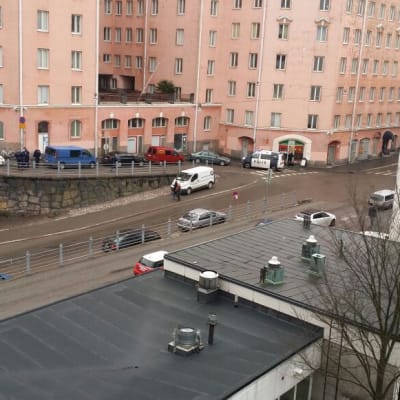 Bild tagen av en person som inte vet vad som händer här kl 9 den 2.4.2015, på bilden korsningen mellan Vilhelmbergsgatan och vilhelmbergsgränden
