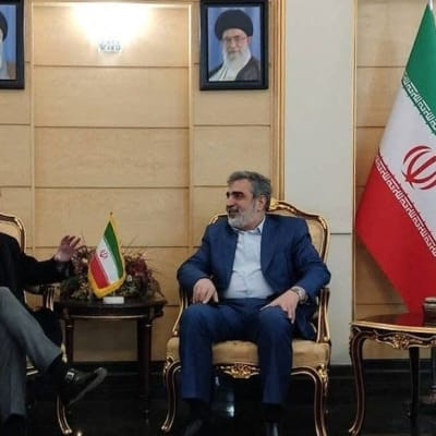  Den iranska atomorganisationens talesman Behrouz Kamalvandi och chefen för Internationella atomenergiorganet IAEA, Rafael Grossi, 