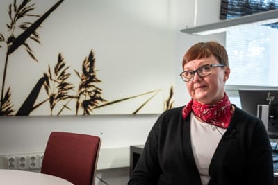 Anneli Pahta i sitt arbetsrum.
