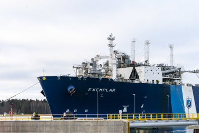 LNG-fartyget Exemplar anländer till hamnen i Ingå den 28 december 2022.