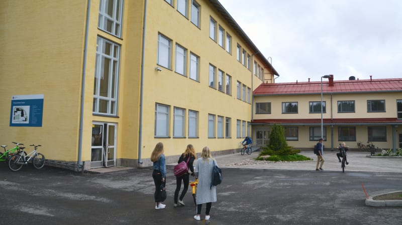 Sibbo putsar upp vid Söderkulla gamla skola – övervakningen ökar och  skadegörelse anmäls till polisen – Östnyland –