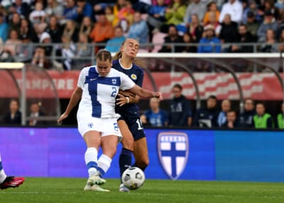 Elli Pikkujämsä reducerade mot Skottland på Ratina-stadion i juli.