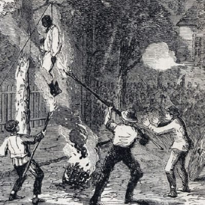 Piirreety kuva hirtetystä mustasta miehestä ja hänen ruumistaan tuleen sytyttävistä valkoisista miehistä. 