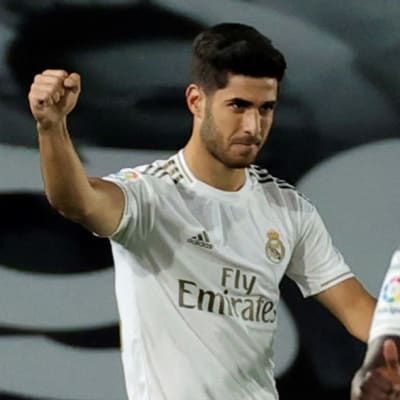 Marco Asensio, Ferland Mendy och Karim Benzema firar ett mål.