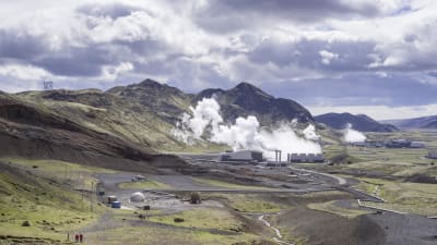 Hellisheidi geotermiska kraftverk på Island.
