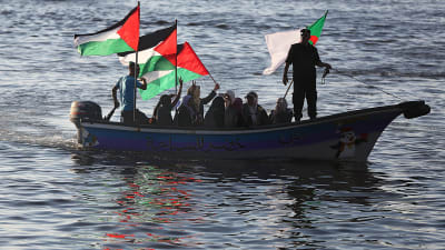 Gazabor ute i båtar för att visa sitt stöd för Women´s boat to Gaza som den israeliska armén bordade 5.10.16