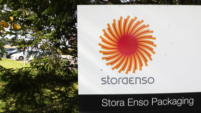 Skylt med Stora Ensos logga och texten Stora Enso Packaging.