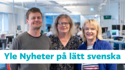 Redaktörerna Joakim Rundt, Ann-Lis Fredriksson och Camilla Andelin står i nyhetslandskapet. 