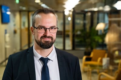 Porträtt på Ville-Veikko Ahonen på Finansministeriet.