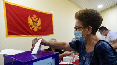 Valdeltagandet var rekordhögt trots pandemin för över 75 procent av de röstberättigade tog sig till vallokalerna. 