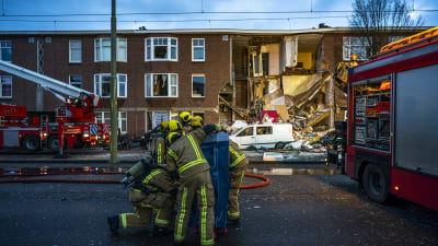 Ett rämnat hus efter en explosion i nederländska Haag.