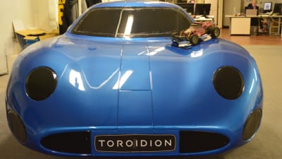 Ett första skal som tillverkades innan sedan konceptbilen Toroidion skapades.