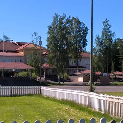 Halkosaaren koulu Seinäjoen Ylistarossa.