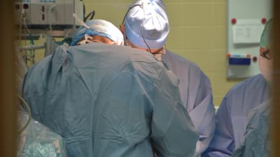 Hjärtkirurger opererar