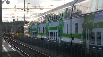 Ett IC-tåg på Karis järnvägsstation.