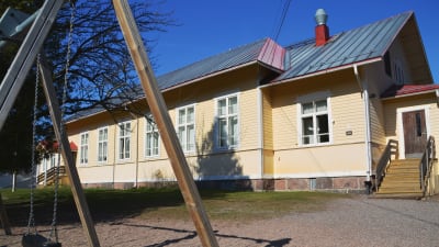 skolhus i trä