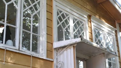 Vackra detaljer på domprostgårdens veranda.