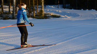 Rebecca Lönnqvist skidar i Kokonterrängen 09.02.17