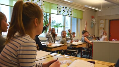 Sjätteklassister i Norra Korsholms skola.