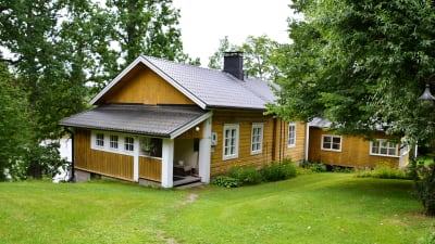 Karleby gård, ett av de gamla bostadshusen på gården.