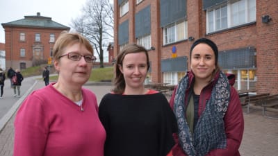 Karita Mård-Miettinen, Annika Peltoniemi och Johanna Latvala har alla sin del i den nystartade språkbadslärarutbildningen i Vasa.