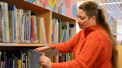 Ninette Bahne lånar gärna böcker från biblioteket.