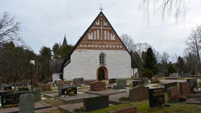 Sankt Michaels kyrka i Pernå