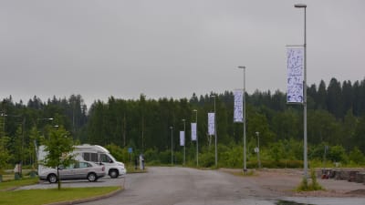 Flaggor på rad vid Kokonvägen i Borgå.  