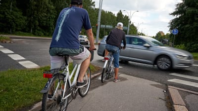 Polkupyörät liikennevaloissa