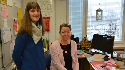 Lärarna Anna-Karin Jern och Marie-Louise Sandberg i Österby skola.