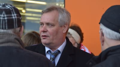 Antti Rinne bland medborgare i Hangö