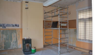 Renovering pågår i det gamla stationshuset i Täkter.