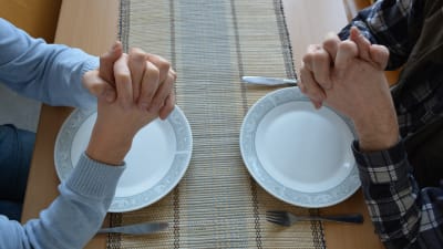 Bordsbönens vara eller icke vara i skolorna i Pedersöre väcker känslor