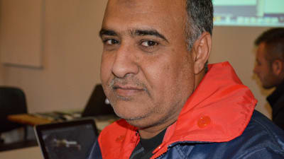 Omar Hassan, elingenjör från Irak besökte cafét i Sjundeå.