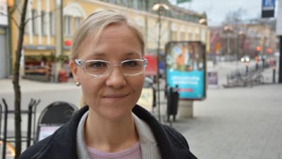 Projektkoordinator Anna Tenho vid Röda Korsets distrikt i Egentliga Finland