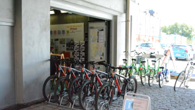 Cyklar utanför turistbyrån i Borgå
