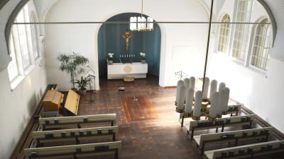 Kapellet på Näsebackens begravningsplats innifrån.