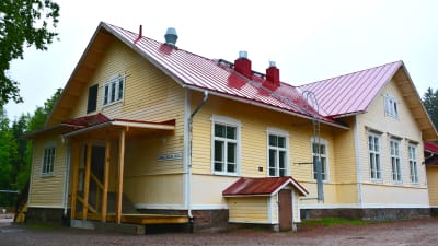 Gammelbacka skola, gula huset