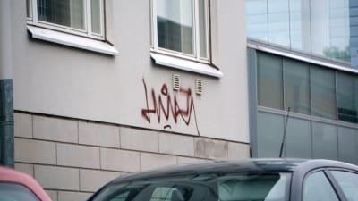 Graffiti på husfasad i Borgå.