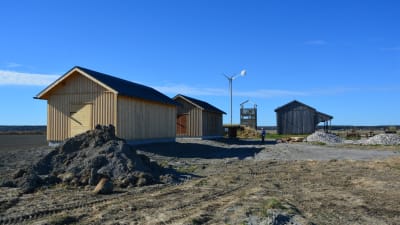 Meteorian på Söderfjärden har fått två nya byggnader. De öppnas för allmänheten sommaren 2018.