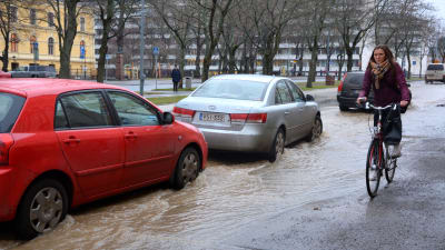 En vattenledning brast i Vasa på tisdag eftermiddag.