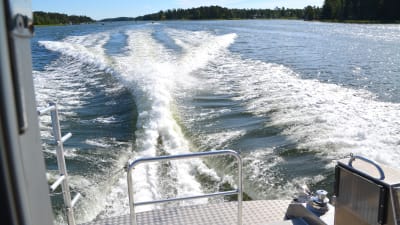 Oljebekämpningsbåt