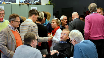 Ett femtiotal personer hade samlats på diskussionstillfället för Brändö sunds framtid.